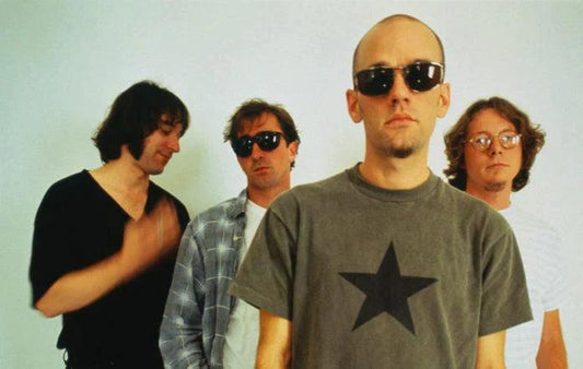 BLACK STAR: As Worn By Michael Stipe (R.E.M) and Indie Kids. T-Shirt And Sweatshirt - SOUND IS COLOUR