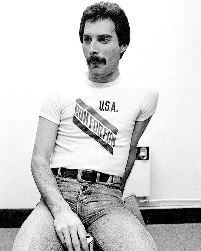 RUN FOR FUN: As Worn by Freddie Murcury (Queen) T-Shirt Small to 4XL - SOUND IS COLOUR